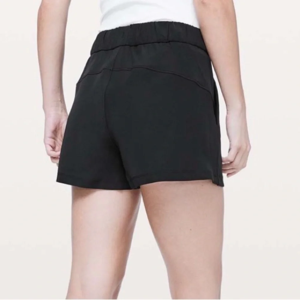 Lululemon On The Fly Short *Woven *2.5